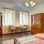 Angelina Villa *
