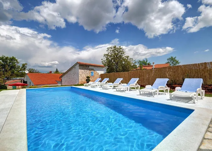 Angelina Villa